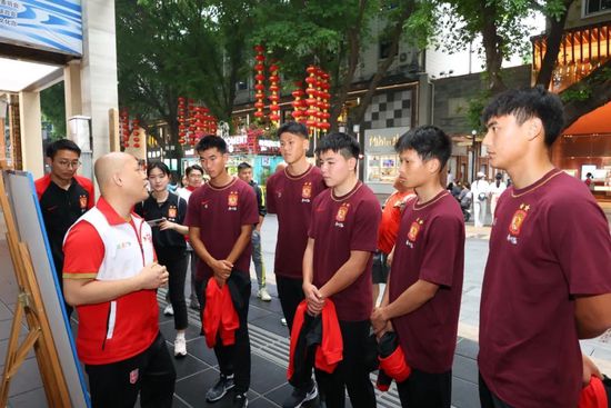 自三分制时代以来首人，索默在前15场意甲联赛中有10场保持零封索默在自己来到意甲联赛的前15场比赛中有10场比赛保持了零封，自三分制时代以来首人。
